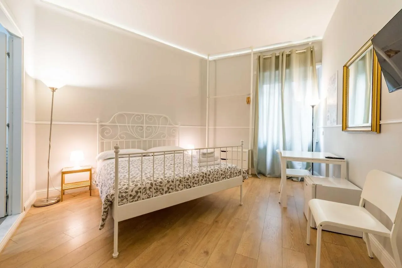 Frühstückspension Un Attimo A Roma B&B