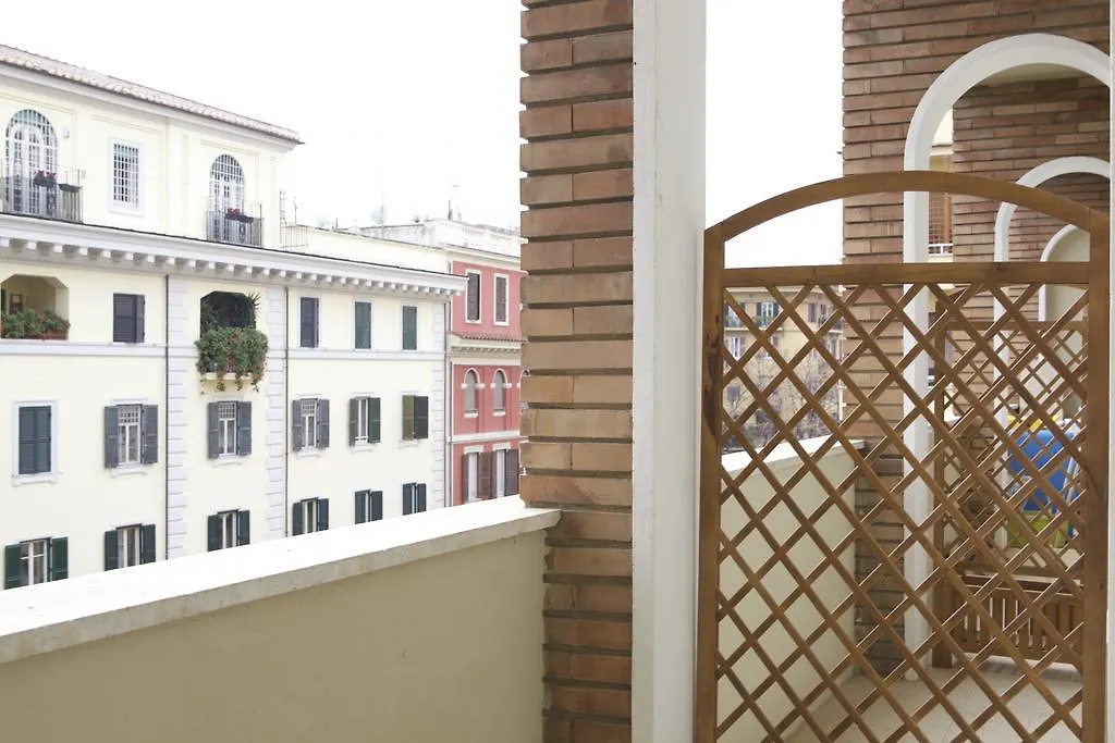 Frühstückspension Un Attimo A Roma B&B