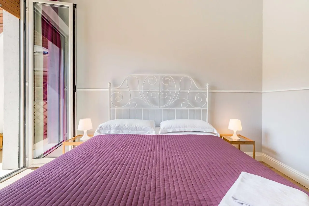 Bed & Breakfast Un Attimo A Roma B&B
