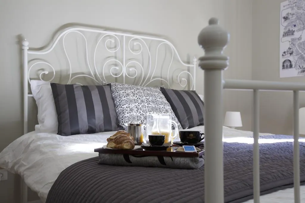 Frühstückspension Un Attimo A Roma B&B
